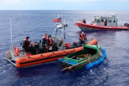 una de ellas estaba llena de migrantes cubanos