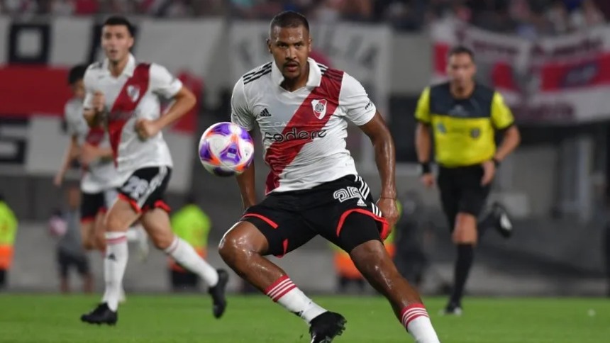 Salomón Rondón debutó con River y se ganó el respeto de los fanáticos, quienes piden su titularidad