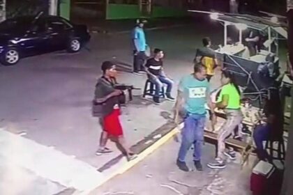 EN VIDEO | Usaron una ametralladora para robar un carrito de perrocalientes en los Valles del Tuy