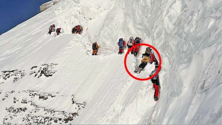 EN VIDEO | Escaladores pasan sobre sherpa moribundo para llegar a la cima del K2 y les llueven las críticas en redes