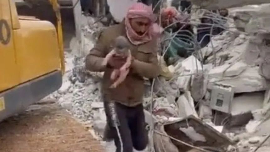 Así está Afraa, la bebé que nació bajo los escombros del potente sismo que sacudió a Siria hace seis meses