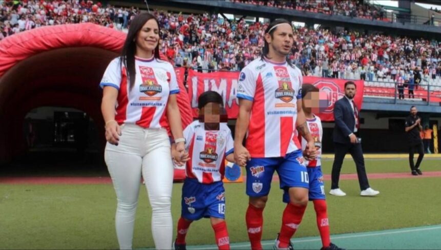 VIDEO: Despedida de La Pulga Gómez terminó en batalla campal de los fanáticos dentro del terreno