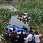 VIDEO: Migrantes venezolanos pasan el Río Bravo junto a sus hijos en un colchón inflable