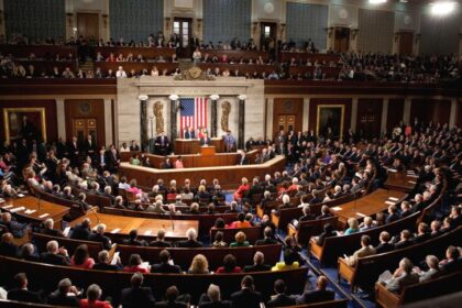 Cámara baja aprobó proyecto de ley que prohibiría TikTok en EEUU