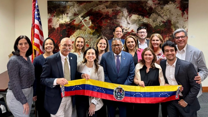 Brian Nichols, subsecretario de Estado de EEUU, se reunió este martes 30 de abril con miembros de la diáspora venezolana en Florida.  