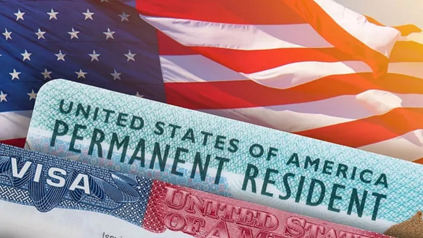 ¿Cuánto tiempo tiene que pasar para que te den la Green Card en Estados Unidos? Se trata de una pregunta que se formulan muchas personas ya sea dentro o fuera del país norteamericano.  