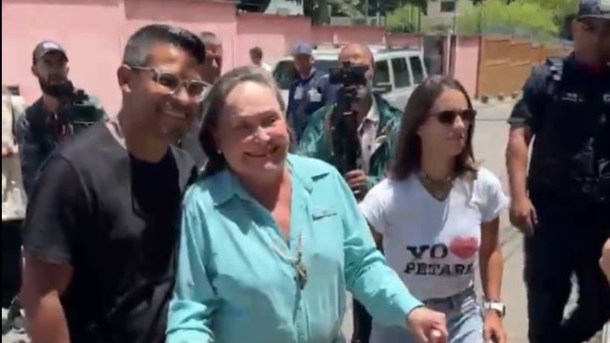 VIDEO: Así llegó la mamá de María Corina a votar este 28Jul