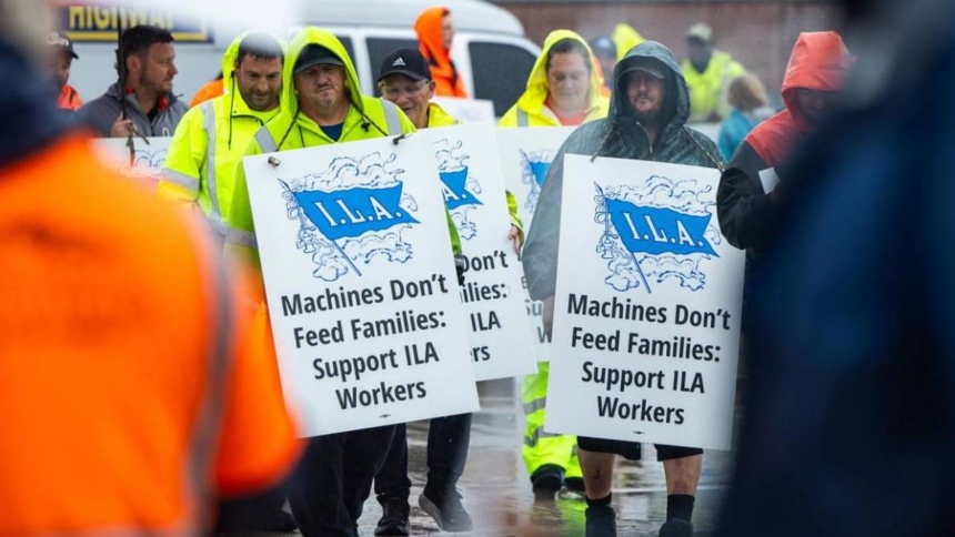 Los principales puertos de la costa este y del Golfo de Estados Unidos cerraron sus operaciones este martes, 1 de octubre, debido a una huelga masiva de trabajadores portuarios.  