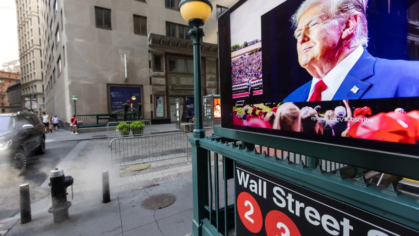 Los principales índices bursátiles se dispararon en Wall Street este miércoles, 6 de noviembre, tras la sólida victoria del ahora presidente electo de EEUU, Donald Trump, en los comicios del martes.  