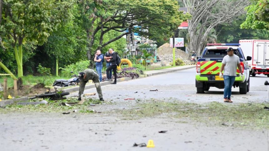 El momento en que una moto explota en concurrida calle de Colombia, cuarto atentado terrorista en apenas 72 horas