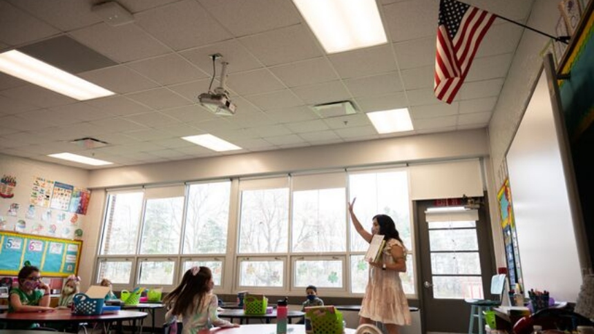 En respuesta a la creciente preocupación por posibles redadas de inmigración en escuelas públicas, varias instituciones educativas públicas en EEUU han implementado guías de acción para proteger a sus estudiantes migrantes.  